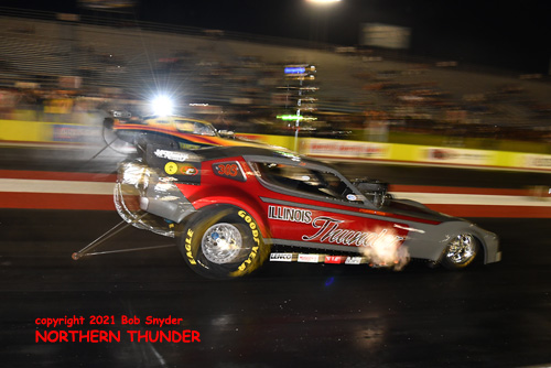 Levi Keenen - 'Illinois 
Thunder' (near lane) vs Keith Jackson - 'High Heaven' (far lane)